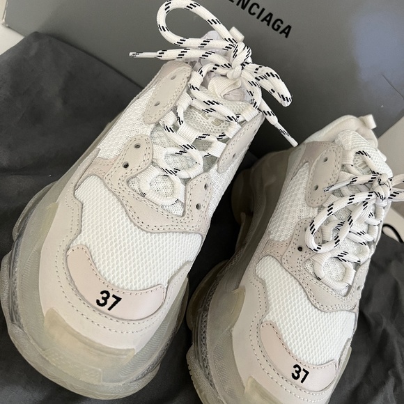 15596786_54358855_600.jpg Baleciaga Triple S Sneakers